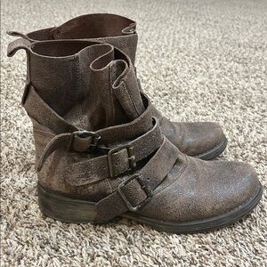 STEVE MADDEN Rustic Biker Boots